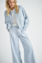 Wijde broek in lichtblauwe denim