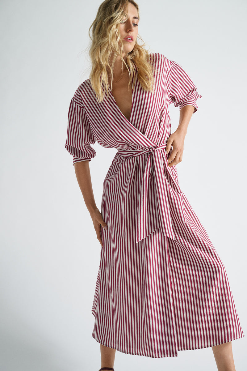 Lange gestreepte wikkeljurk