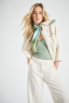 Korte crèmekleurige bomberjas met rits en kraag