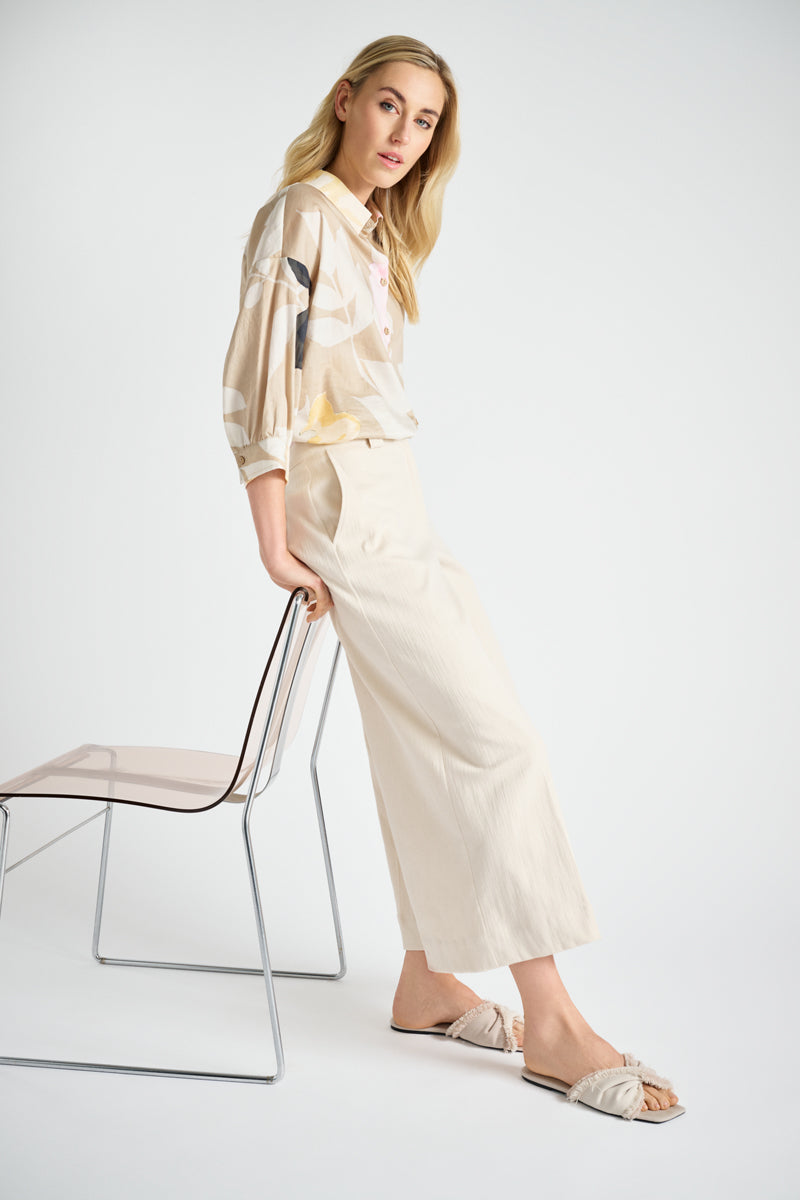 Korte crème lichte broek