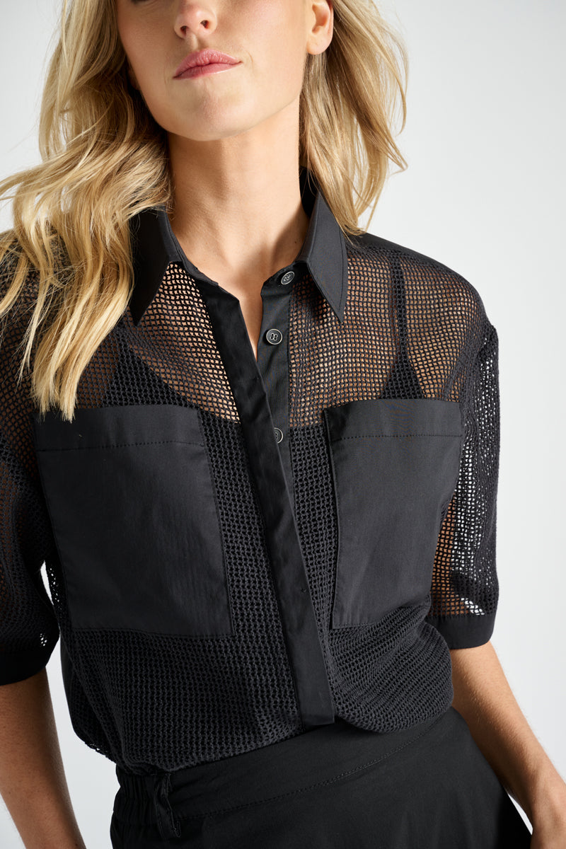 Chemise courte et droite mesh avec poches poitrine