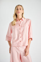 Kort en recht roze bloesje met borstzakken