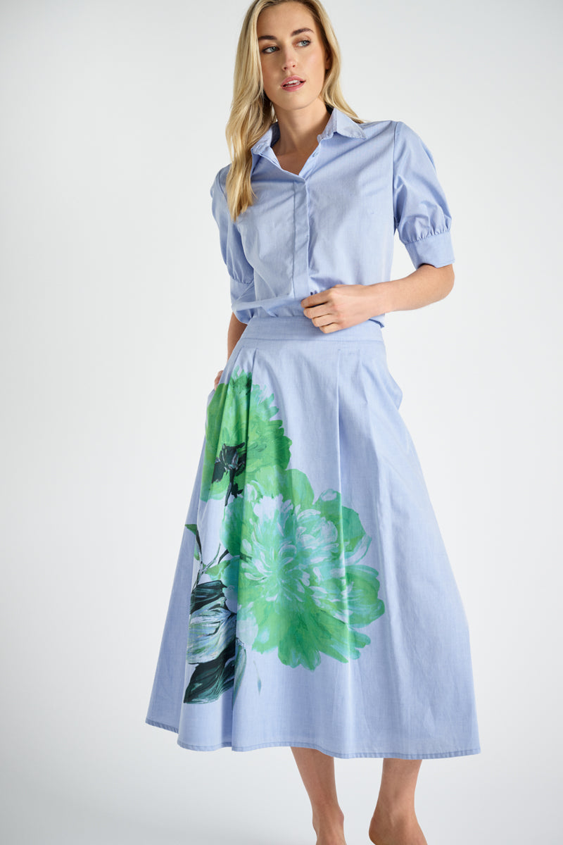 Light blue shirt with short sleeves