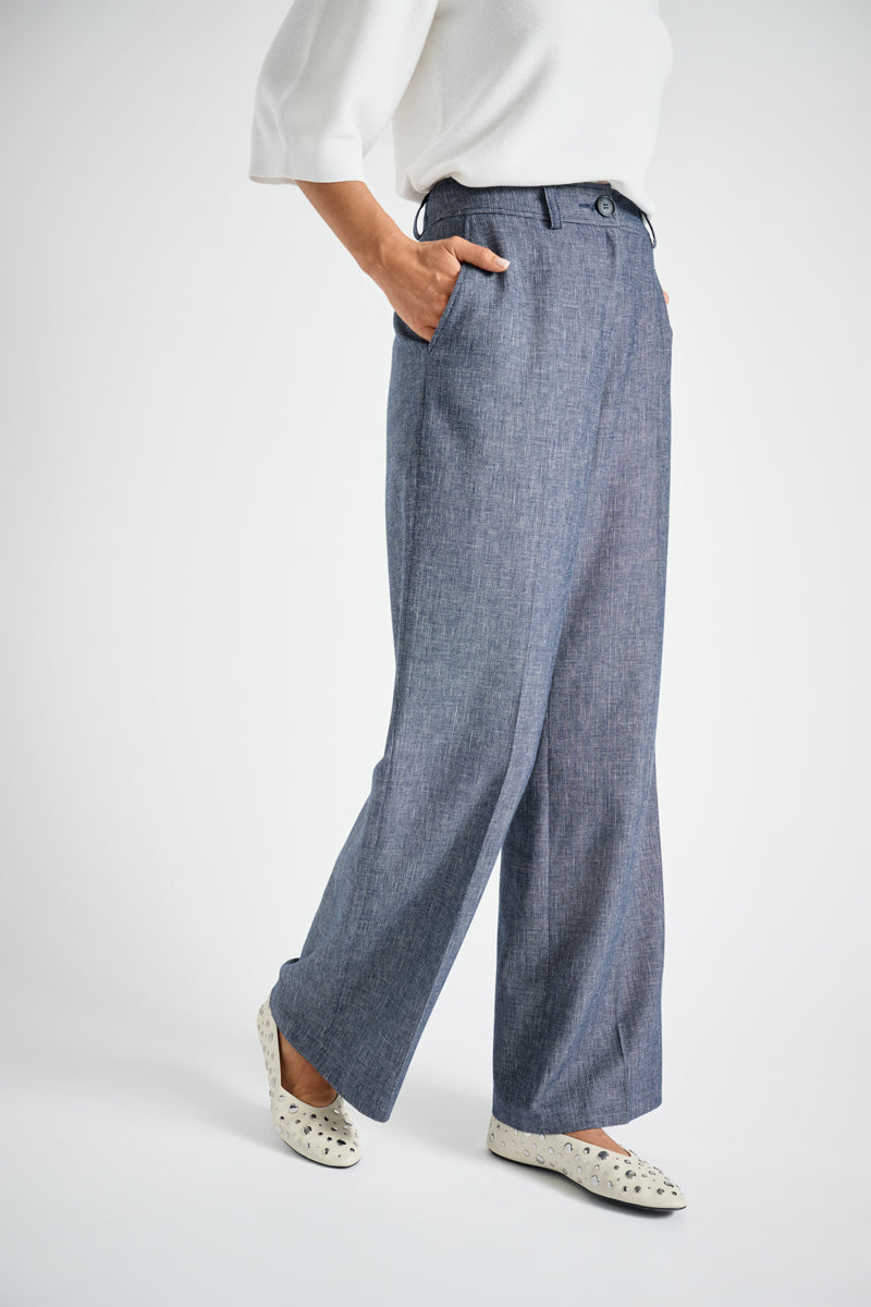 Wide navy pants with structured quality