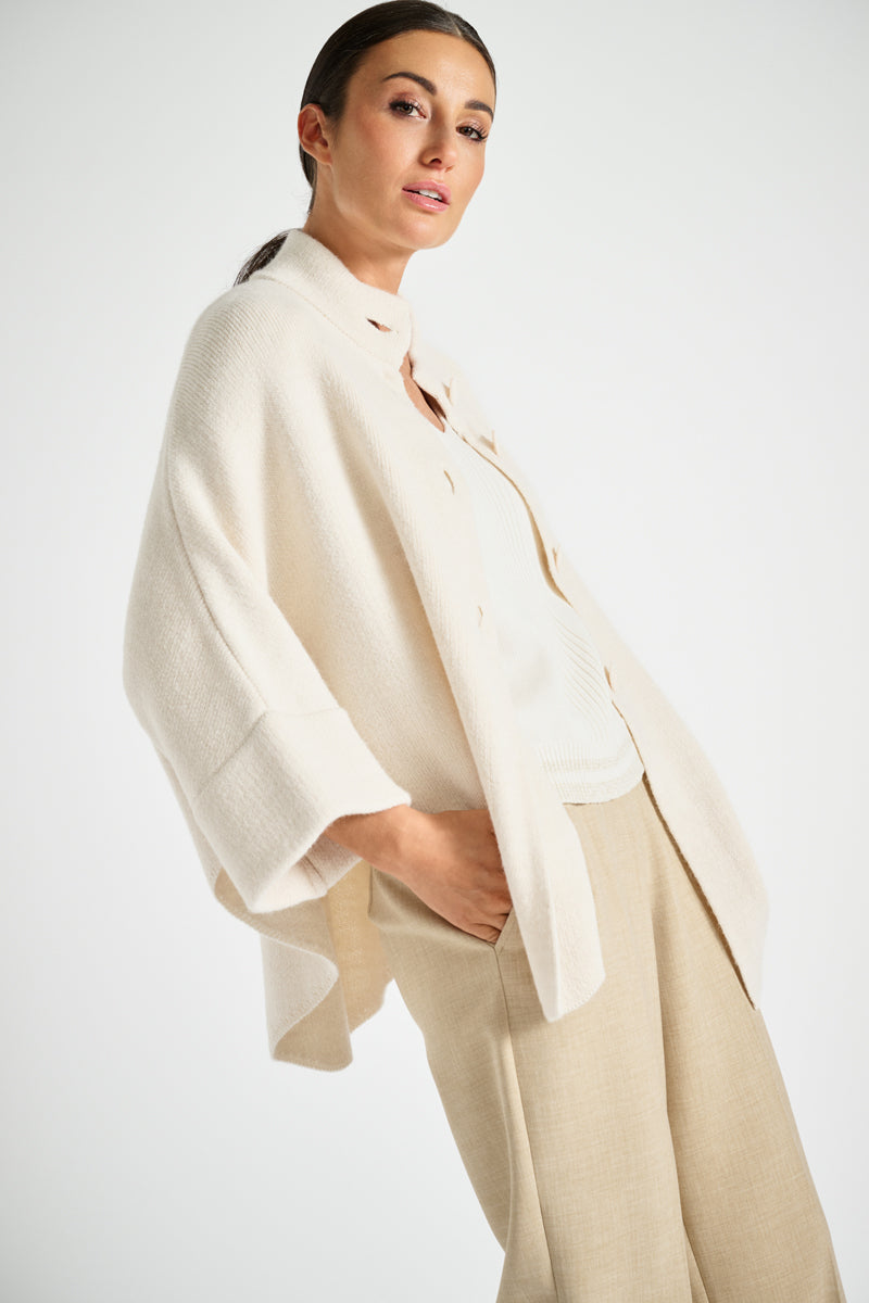 Cape crème boutonnée