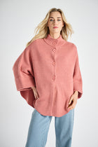 Roze cape met knopen