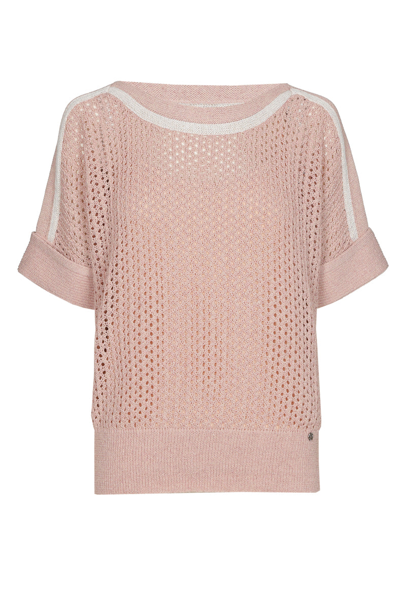 Pull en crochet rose avec lignes de couleur