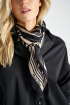 Foulard bicolore noir-beige carré en soie