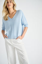 Lichtblauwe pull met V-hals