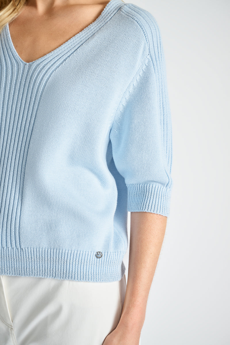 Lichtblauwe pull met V-hals