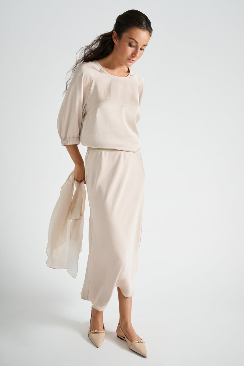 Beige bloes in satijnlook