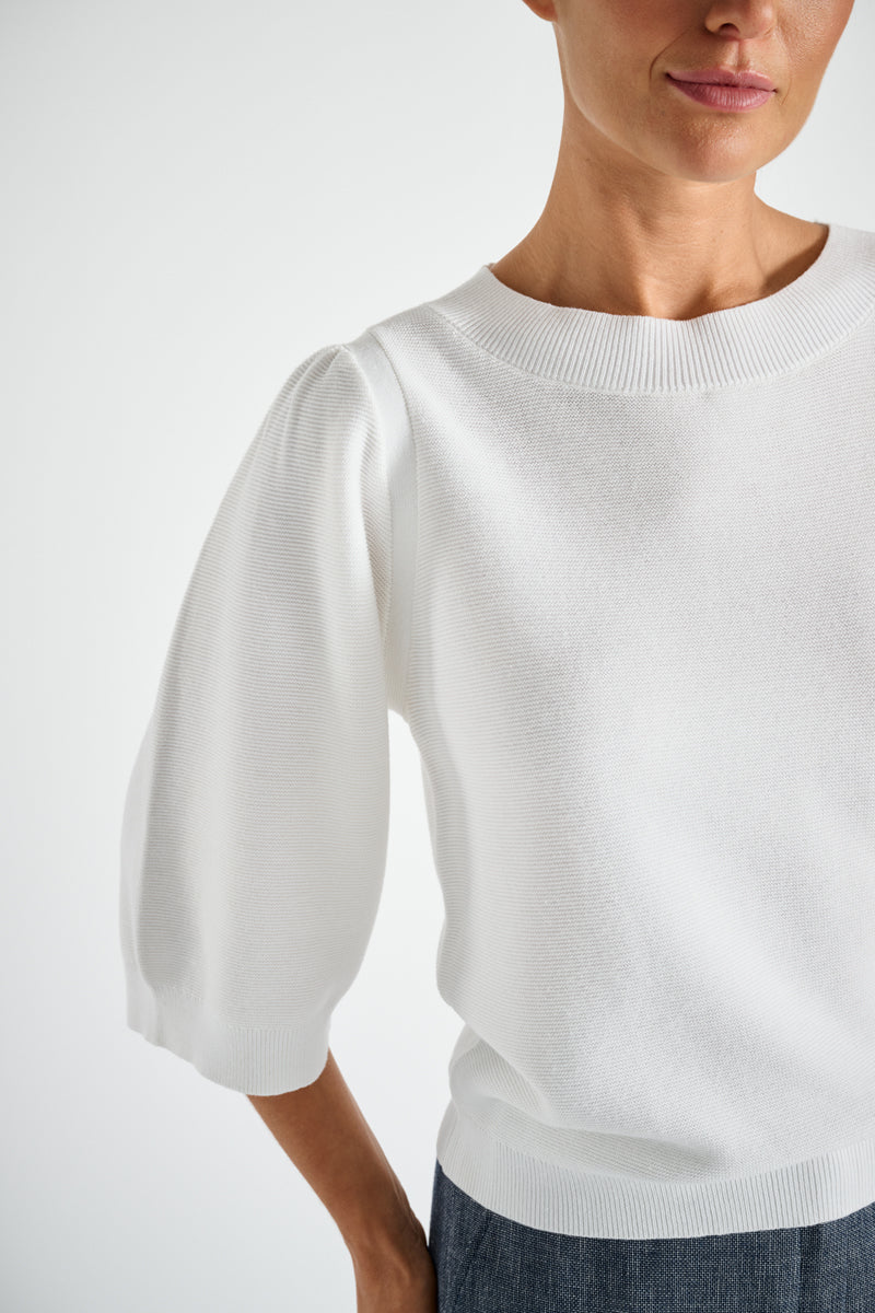 Witte trui met ronde hals