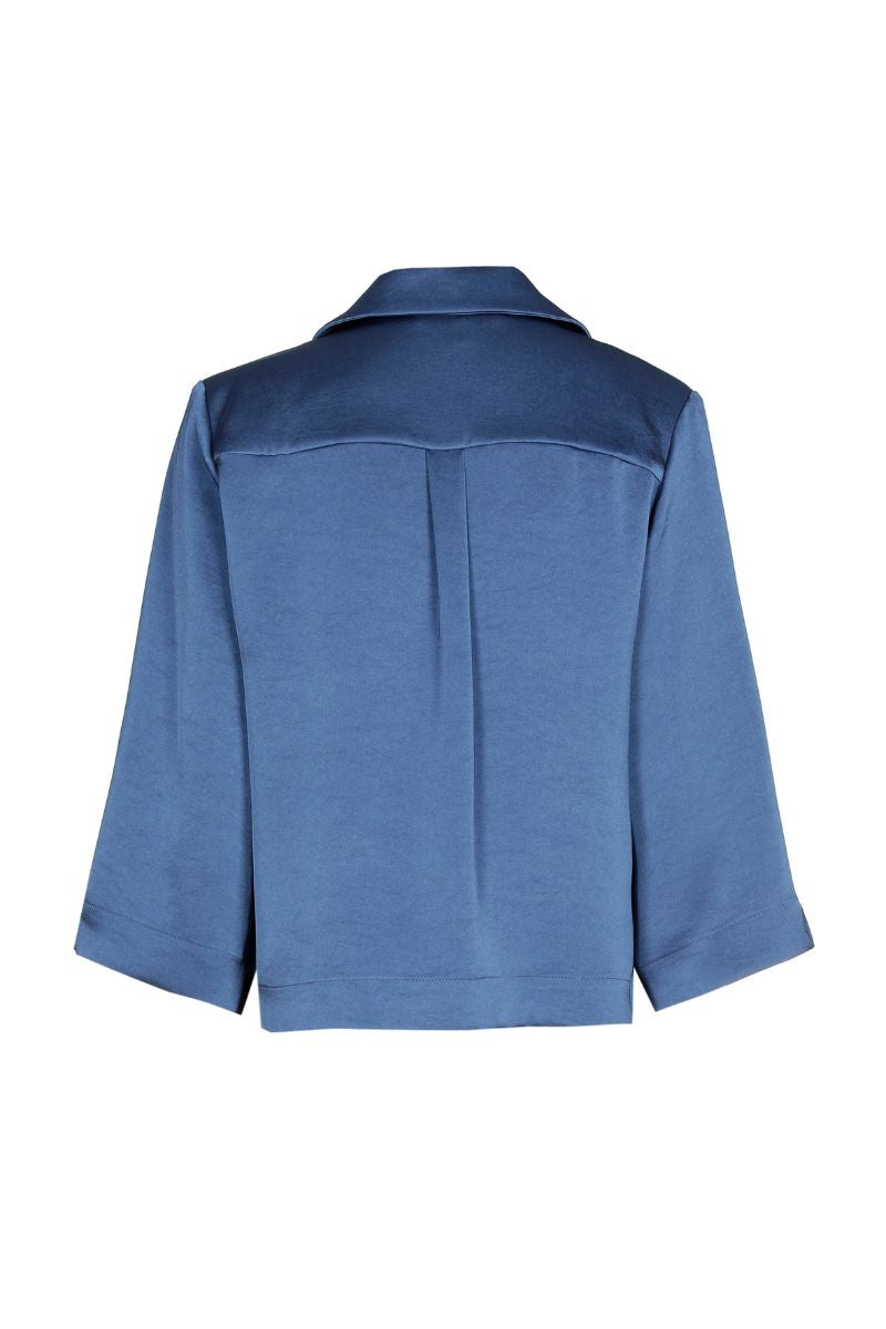 Blouse courte bleue aspect satiné