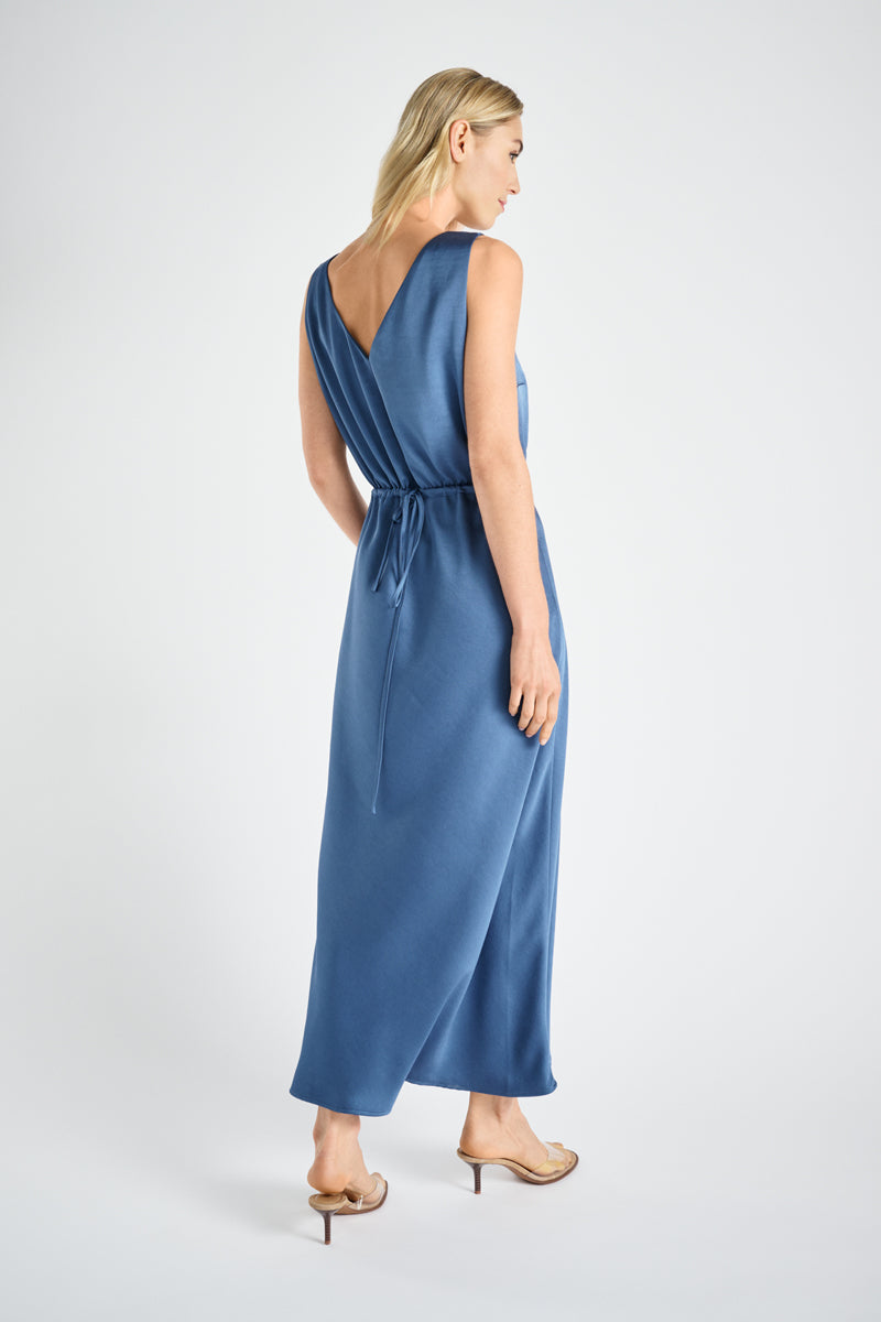 Elegant lang kleed in satijnlook