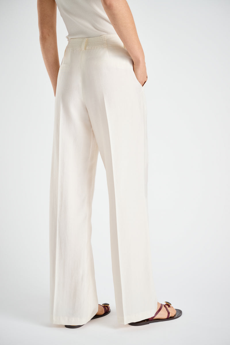 Crèmekleurige rechte broek