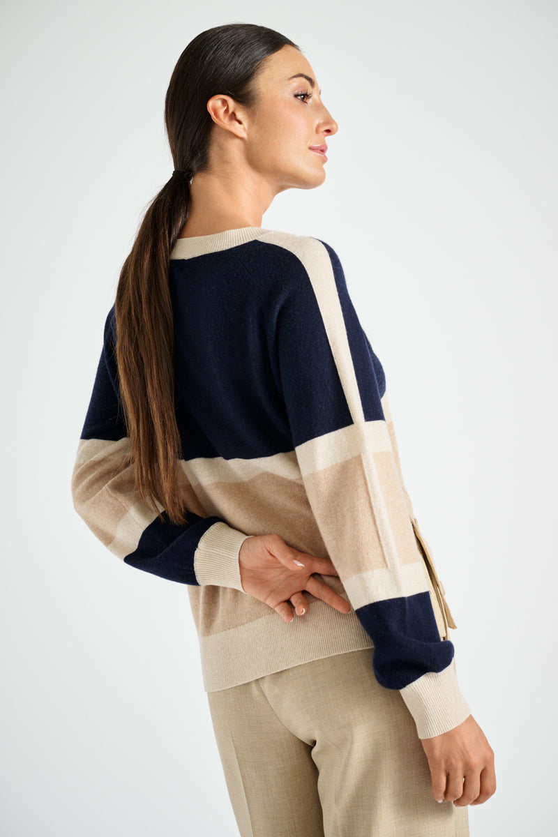 Pull met marineblauwe en beige strepen