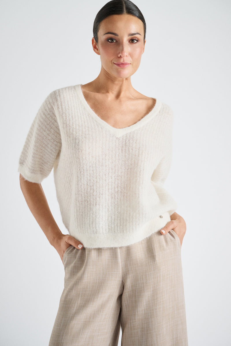 Short sleeve cream v-neck sweater alpaca