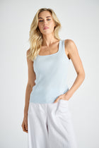 Lichtblauwe mouwloze top
