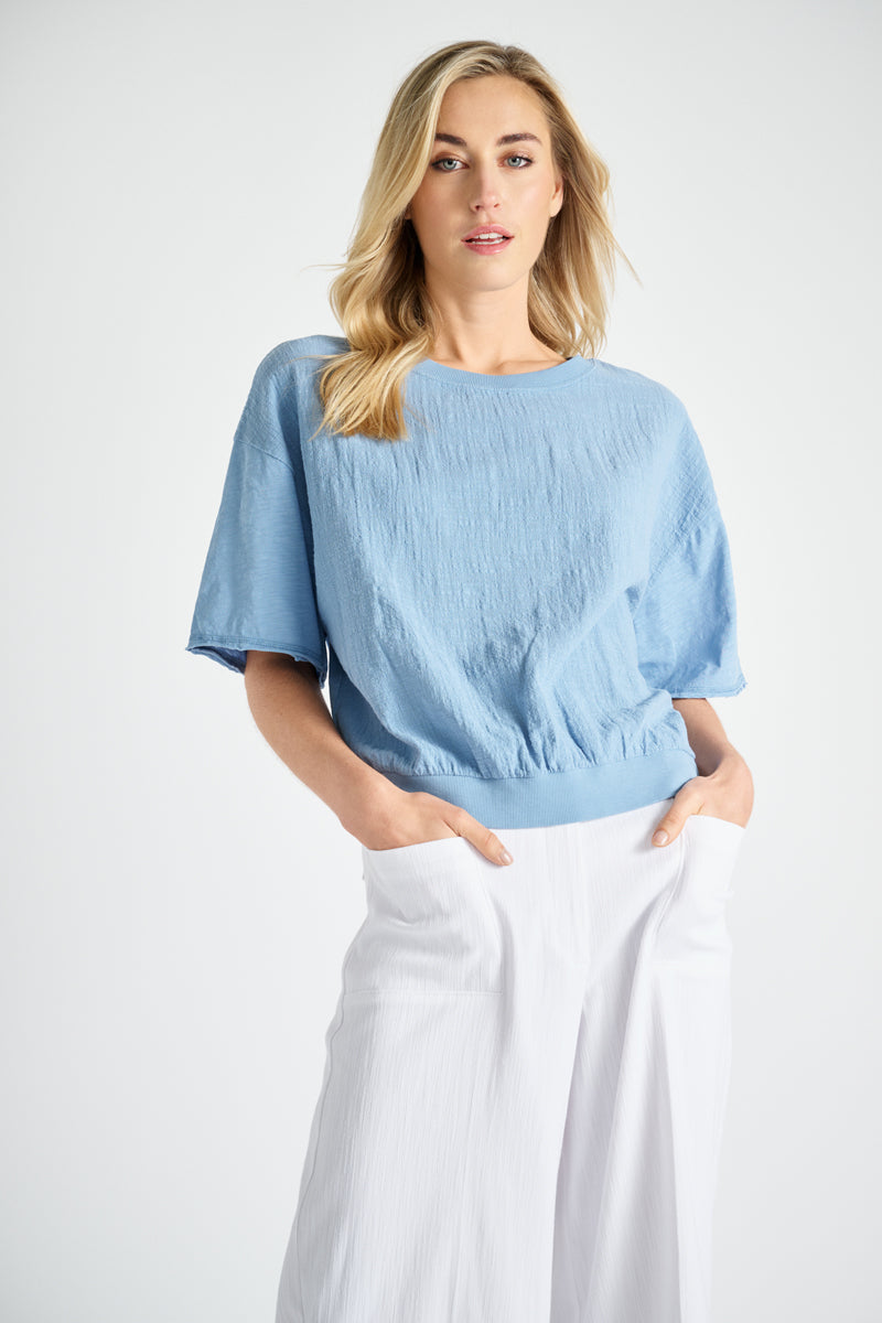 Blauw t-shirt in gerimpeld katoen