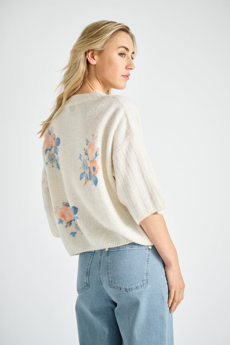 Crèmekleurige pull met frisse bloemenprint