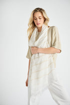 Longue écharpe crème avec fil doré