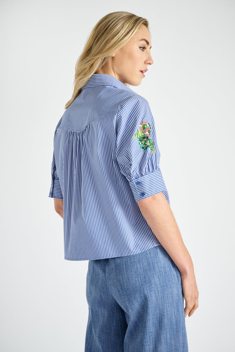 Lichtblauw gestreept bloesje met korte mouwen