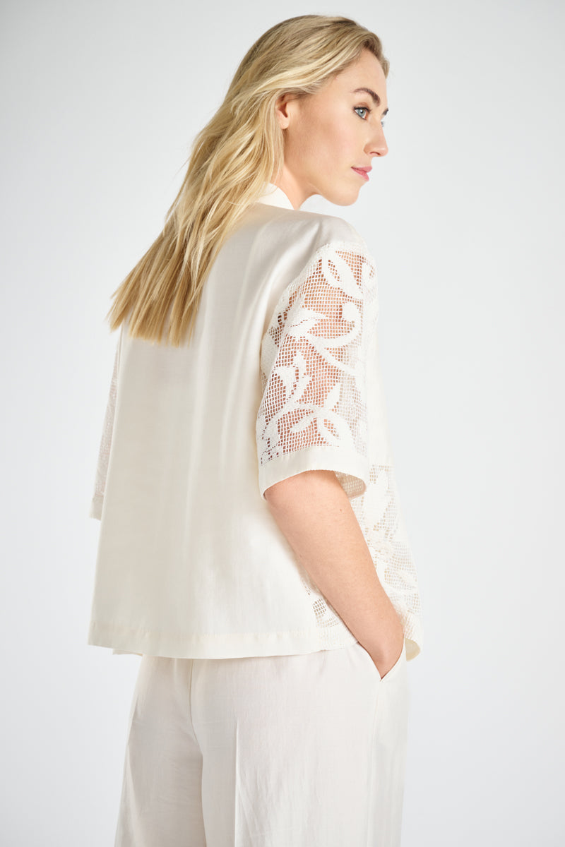 Chemise courte et droite dentelle avec poches poitrine