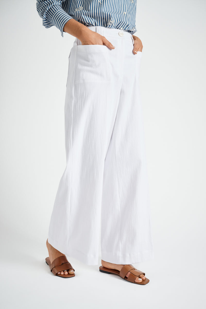 Wide white pants with pockets