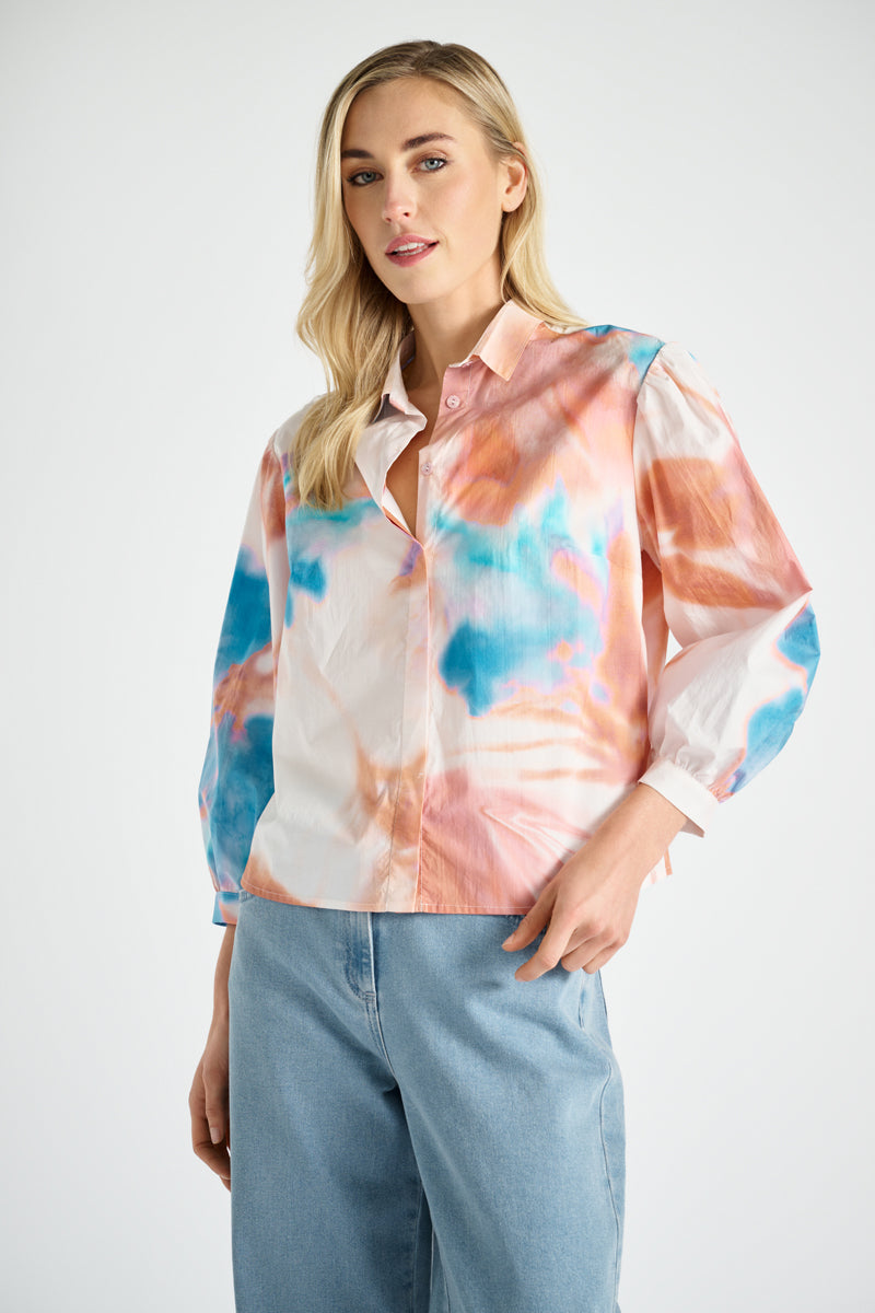 Bloes met roze en blauwe bloemen