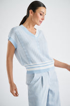 Two-tone jumper with distinctive stitching in light blue and cream
