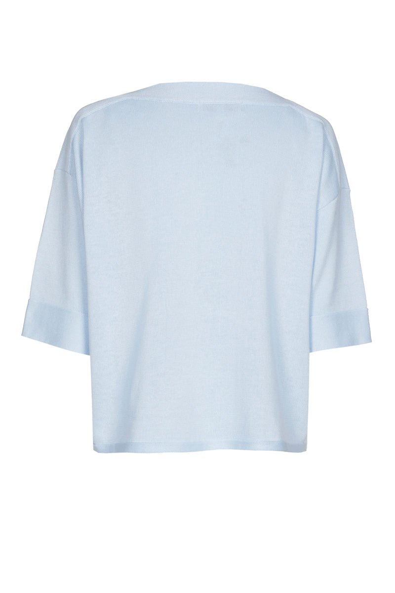 Lichtblauwe pull met boothals