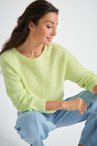 Limoengroene pull met fijne details in alpaca