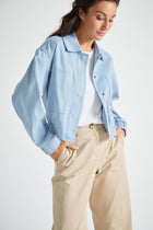 Jeansblauw kort jasje met relaxed fit