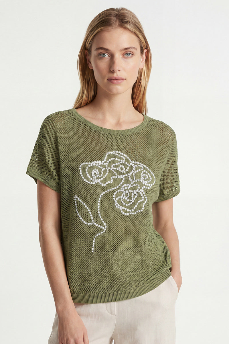 Crochet trui in jadegroen met korte mouw en geborduurde bloem