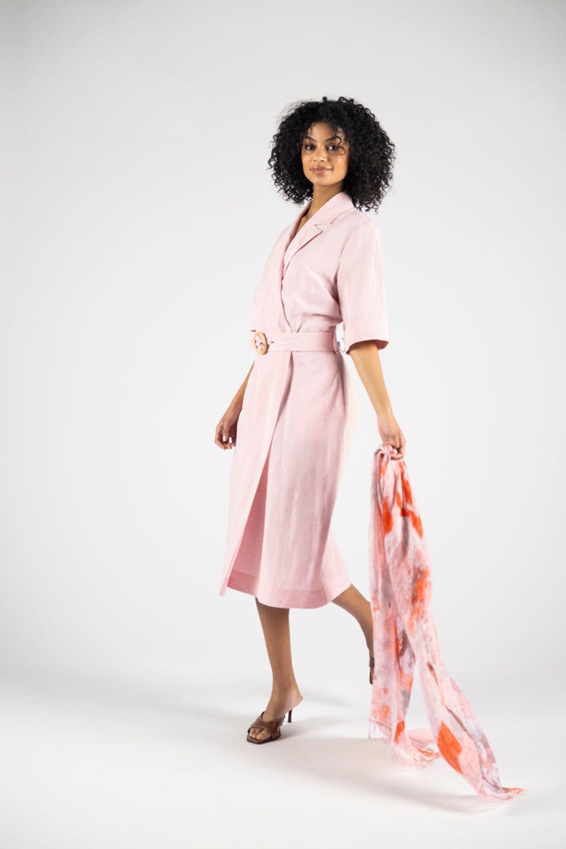 Roze tailleur-kleed met riem