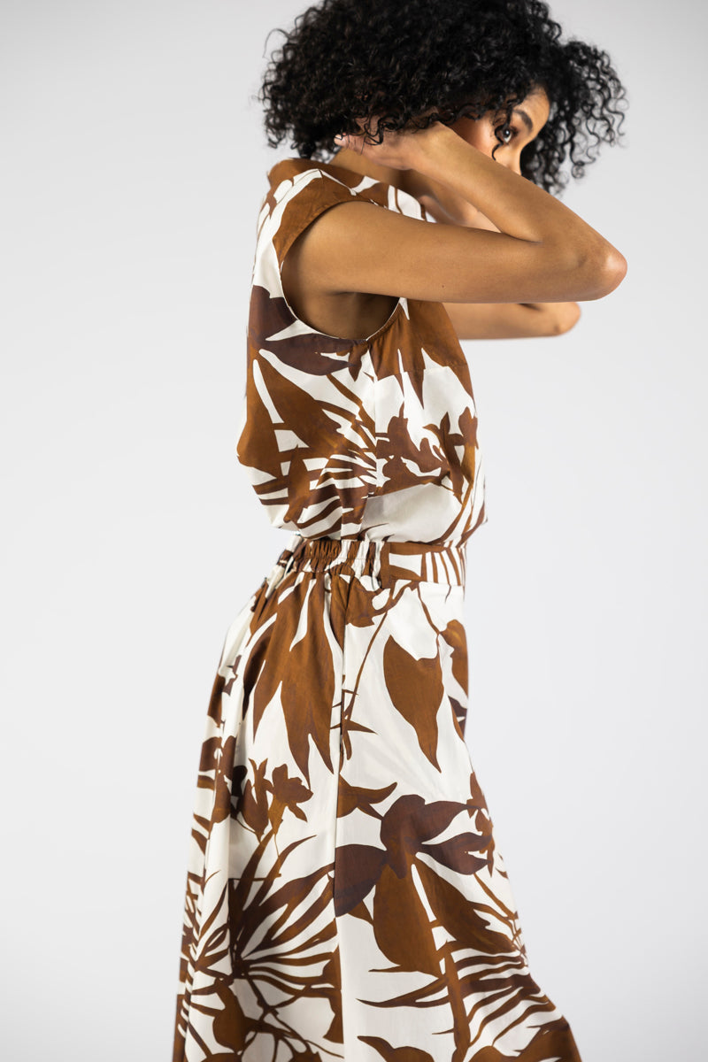 Sleeveless shirt-top tropical print