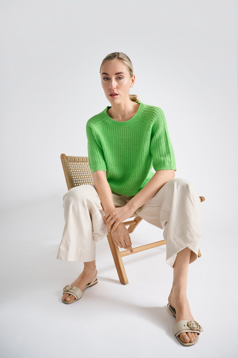 Crocheted jumper with a round neck and short sleeves