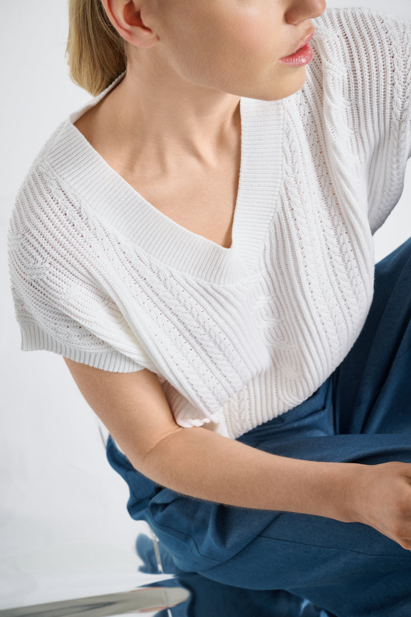 Witte V-hals trui met korte mouw