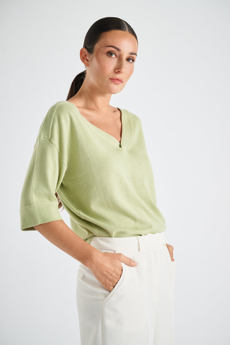 V-neck sweater with three quarter sleeves