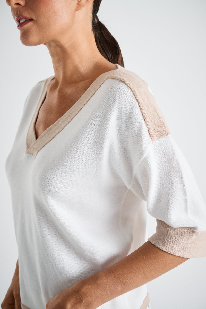 V-neck sweater with three quarter sleeves