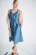 Midi denim dress with shoulder straps and belt