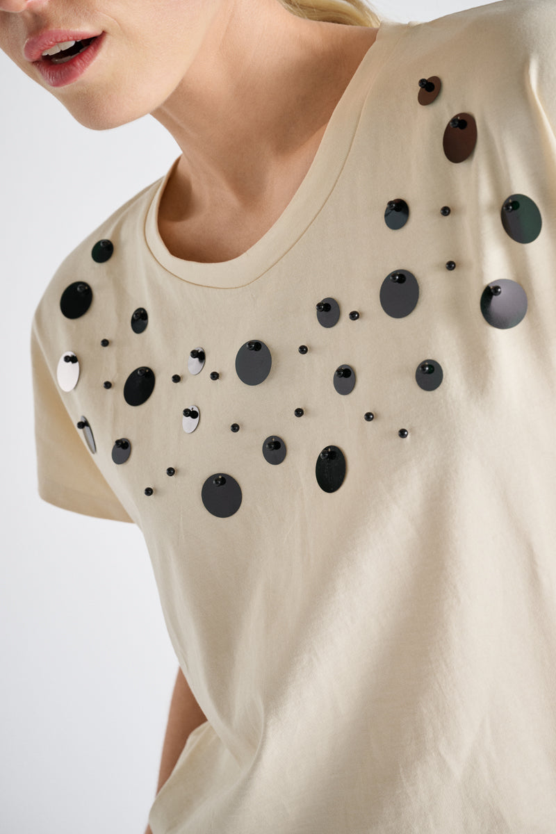 T-shirt with embroidered beads