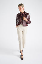 Kort lederlook jasje in bordeaux