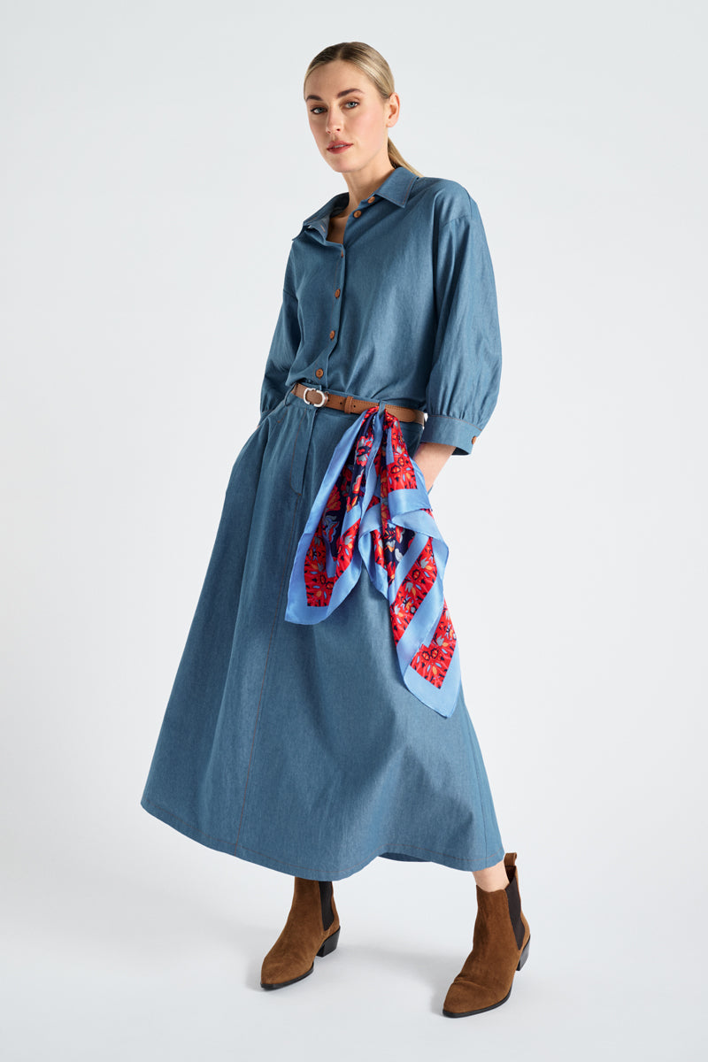 Recht en soepel denim hemd