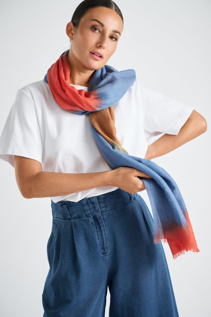 Boxy T-shirt met trompe l'oeil ketting