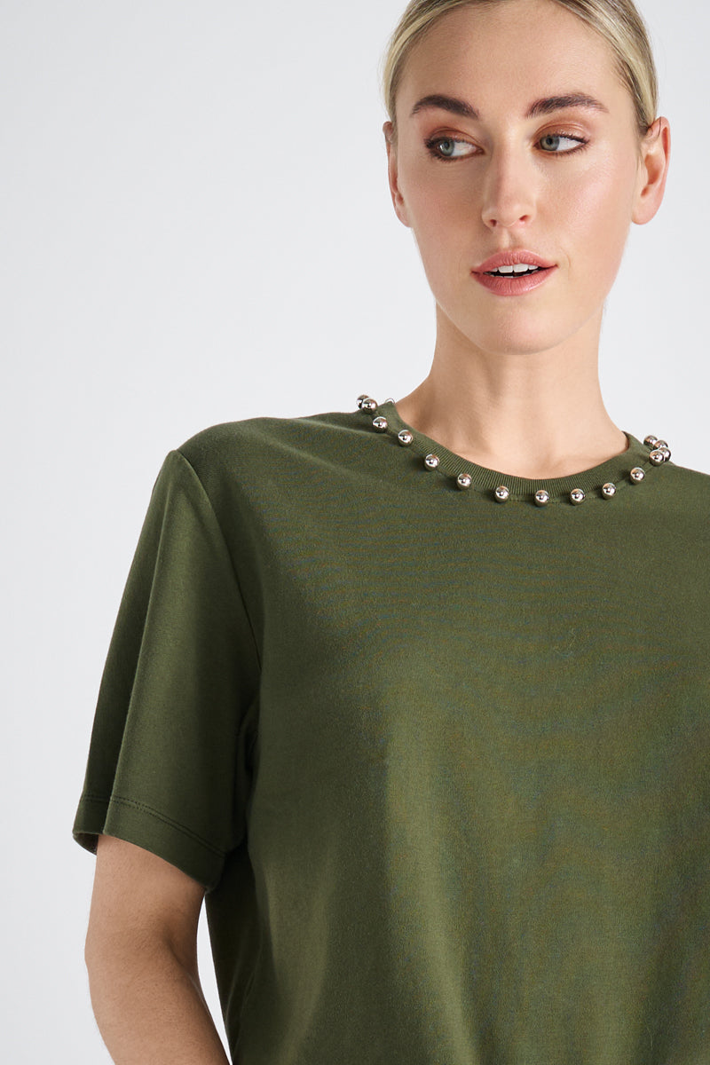 Kaki boxy T-shirt met trompe l'oeil ketting