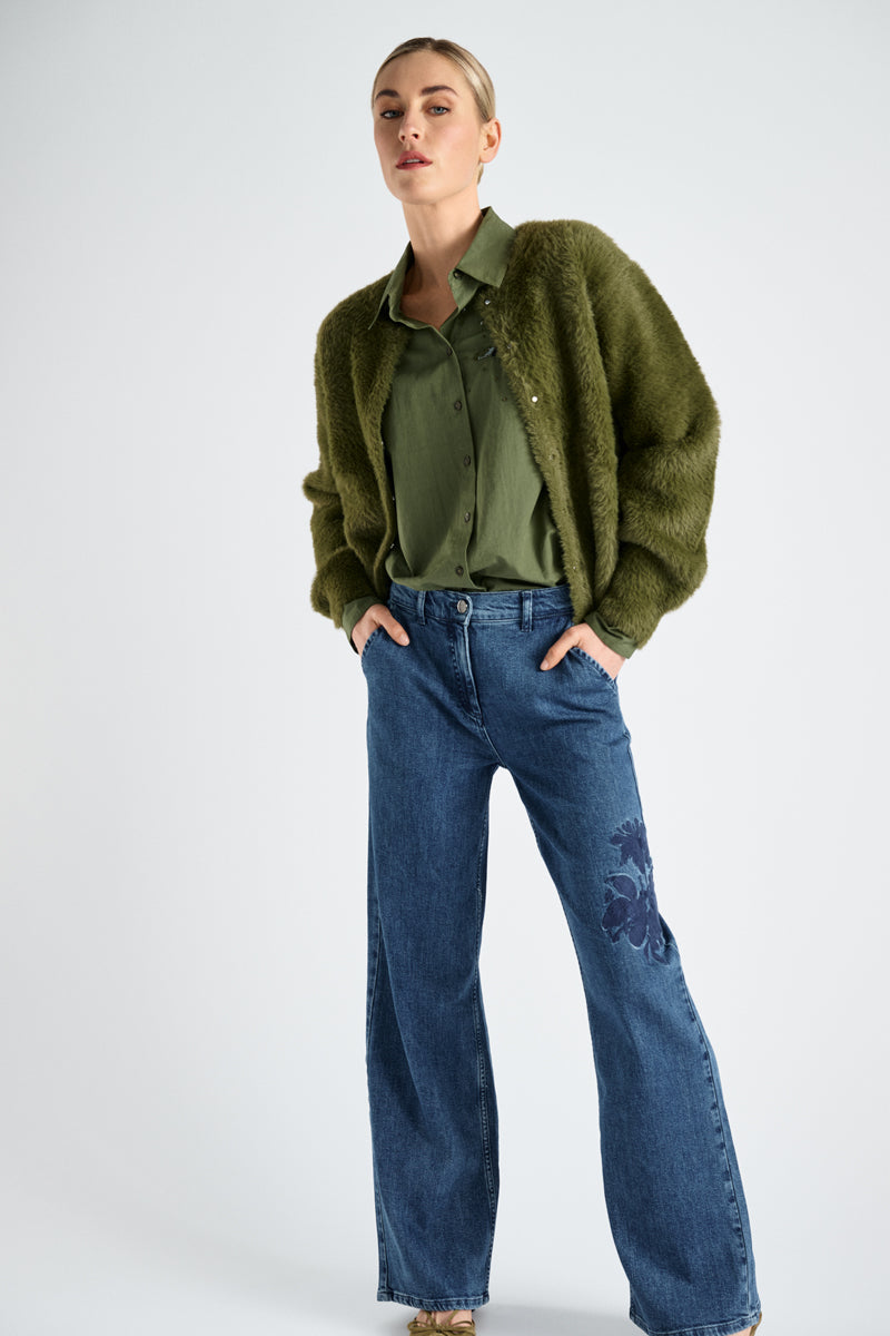 Wide jeans with embroidered flower on leg