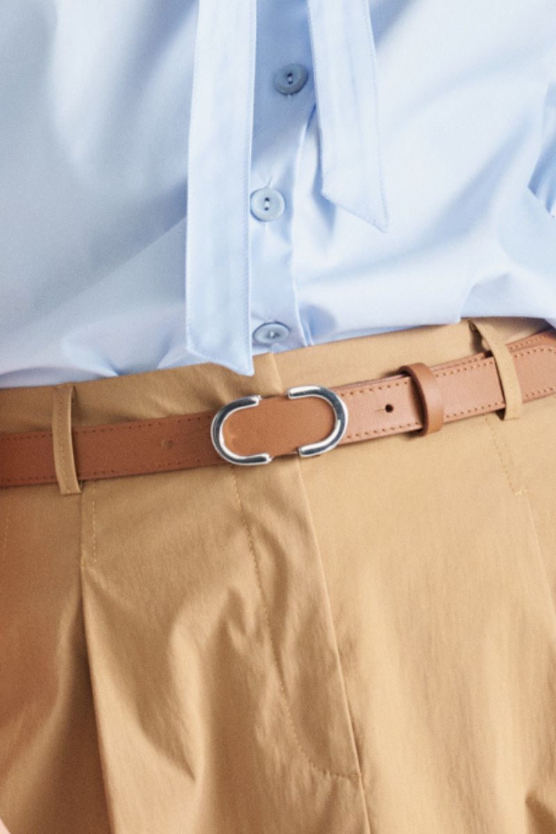 Ceinture marron avec boucle dorée