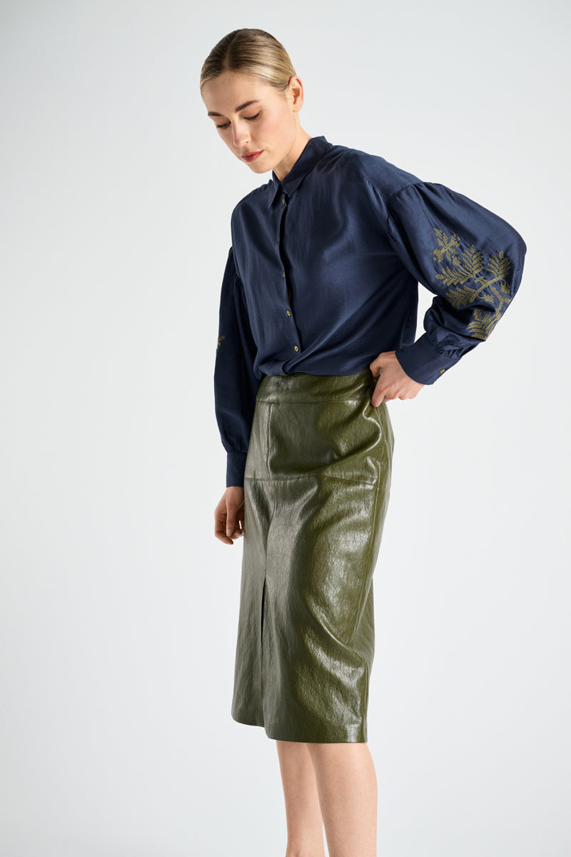 Wide blue shirt with embroidered sleeve