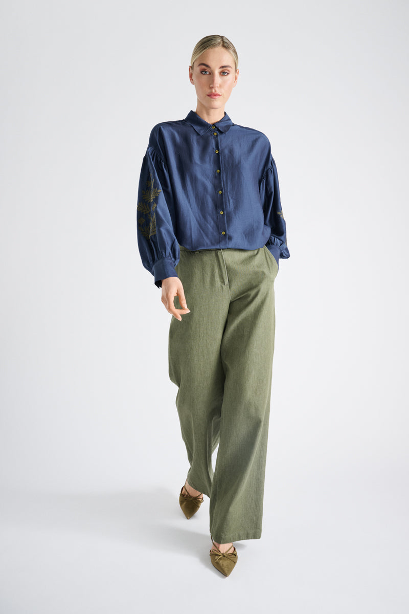 Wide blue shirt with embroidered sleeve